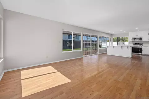 Living - 1355 Valencia Loop, Chula Vista, CA 91910 photo 6 of 11