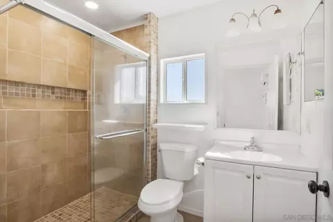 Bath - 8545 Gardena Rd, Lakeside, CA 92040 photo 1 of 2