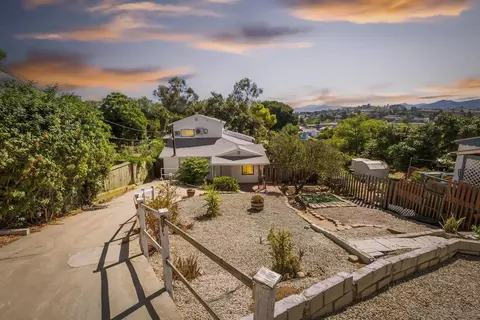 8545 Gardena Rd, Lakeside, CA 92040