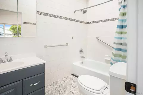 Bath - 634 Spruce Ave, Imperial Beach, CA 91932 photo 1 of 2