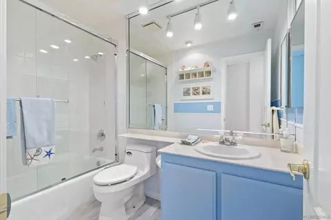 Bath - 1501 Valleda Ln, Encinitas, CA 92024 photo 3 of 3