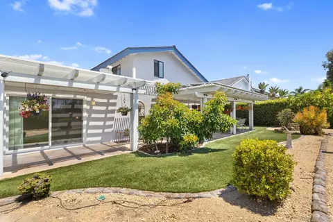 Exterior - 1501 Valleda Ln, Encinitas, CA 92024 photo 3 of 6