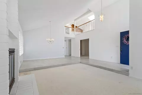Living - 1501 Valleda Ln, Encinitas, CA 92024 photo 3 of 6