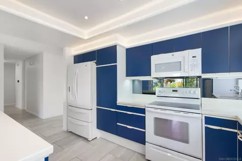 Kitchen - 1501 Valleda Ln, Encinitas, CA 92024 photo 4 of 5