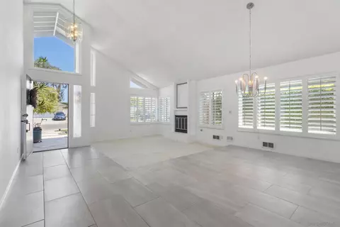 Living - 1501 Valleda Ln, Encinitas, CA 92024 photo 1 of 6