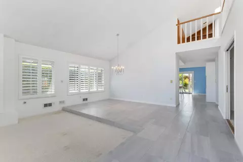 Living - 1501 Valleda Ln, Encinitas, CA 92024 photo 2 of 6