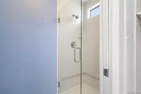 Bath - 1501 Valleda Ln, Encinitas, CA 92024 photo 2 of 3