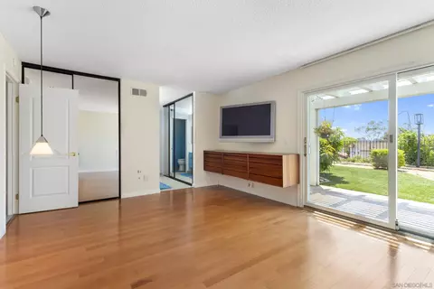 Living - 1501 Valleda Ln, Encinitas, CA 92024 photo 5 of 6