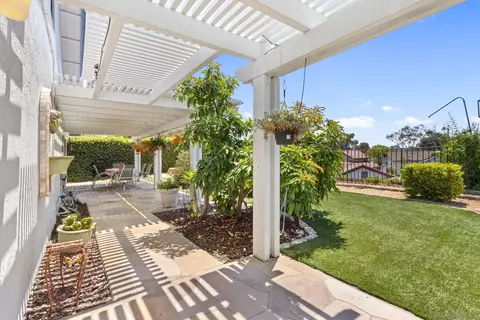 Exterior - 1501 Valleda Ln, Encinitas, CA 92024 photo 5 of 6