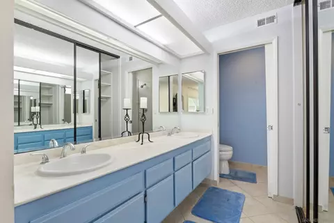 Bath - 1501 Valleda Ln, Encinitas, CA 92024 photo 1 of 3