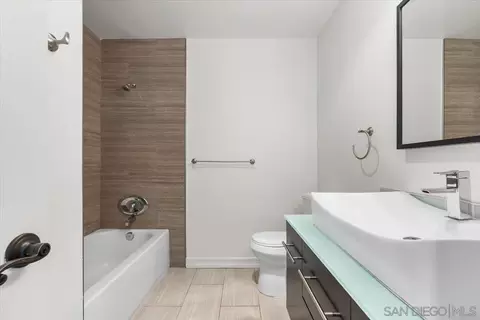 Bath - 638 E Solana Cir, Solana Beach, CA 92075 photo 2 of 3