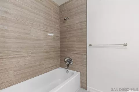 Bath - 638 E Solana Cir, Solana Beach, CA 92075 photo 3 of 3