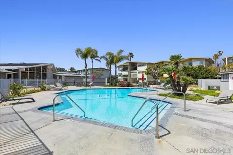Exterior - 638 E Solana Cir, Solana Beach, CA 92075 photo 7 of 9