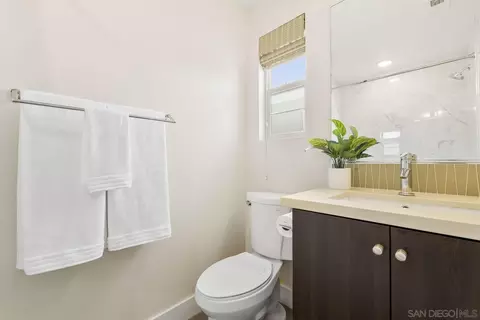 Bath - 1676 Shorebreak Way, Encinitas, CA 92024 photo 1 of 4
