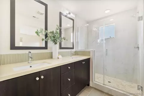 Bath - 1676 Shorebreak Way, Encinitas, CA 92024 photo 4 of 4