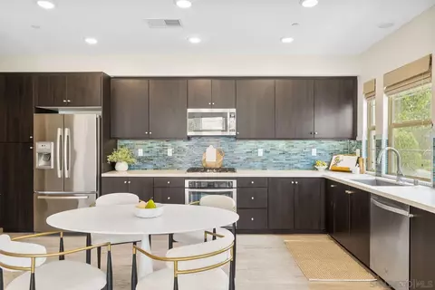 Kitchen - 1676 Shorebreak Way, Encinitas, CA 92024 photo 3 of 4