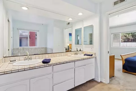 Bath - 12988 Triumph Dr, Poway, CA 92064 photo 4 of 10