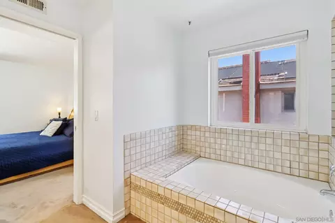 Bath - 12988 Triumph Dr, Poway, CA 92064 photo 2 of 10