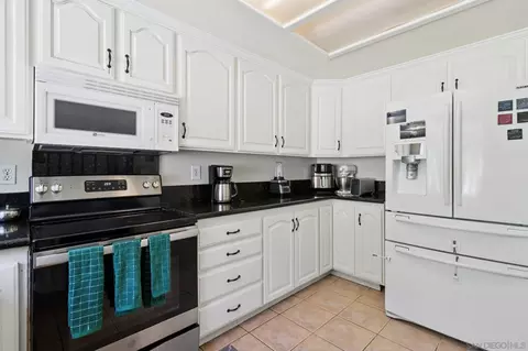 Kitchen - 12988 Triumph Dr, Poway, CA 92064 photo 4 of 6