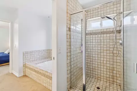 Bath - 12988 Triumph Dr, Poway, CA 92064 photo 5 of 10