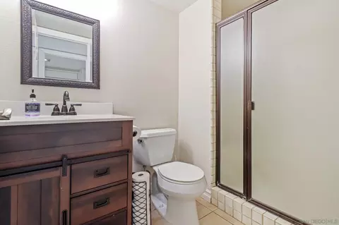 Bath - 12988 Triumph Dr, Poway, CA 92064 photo 9 of 10