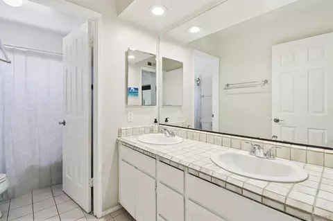 Bath - 12988 Triumph Dr, Poway, CA 92064 photo 6 of 10
