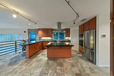 Kitchen - 10164 Vivera Dr, La Mesa, CA 91941 photo 6 of 7