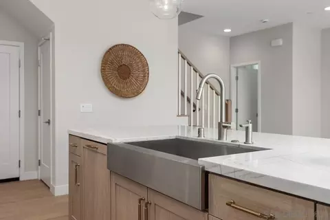 Kitchen - 559 N Vulcan Ave, Encinitas, CA 92024 photo 4 of 5