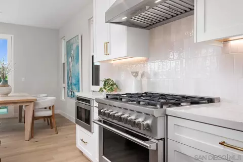 Kitchen - 559 N Vulcan Ave, Encinitas, CA 92024 photo 5 of 5