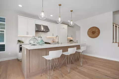 Kitchen - 559 N Vulcan Ave, Encinitas, CA 92024 photo 1 of 5