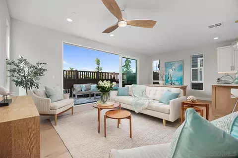 Living - 559 N Vulcan Ave, Encinitas, CA 92024 photo 2 of 6