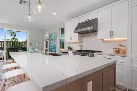 Kitchen - 559 N Vulcan Ave, Encinitas, CA 92024 photo 2 of 5