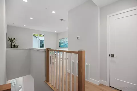 Entry Way - 559 N Vulcan Ave, Encinitas, CA 92024 photo 2 of 2