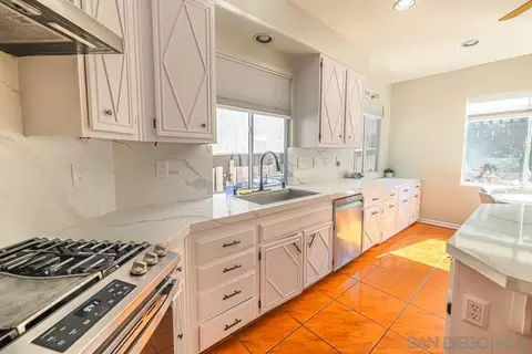 Kitchen - 3514 Lake Park Ave, Fallbrook, CA 92028 photo 3 of 6