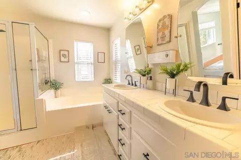 Bath - 3514 Lake Park Ave, Fallbrook, CA 92028 photo 2 of 4