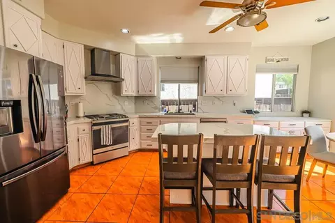 Kitchen - 3514 Lake Park Ave, Fallbrook, CA 92028 photo 4 of 6