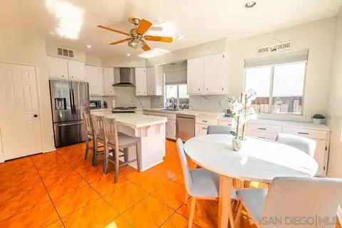 Kitchen - 3514 Lake Park Ave, Fallbrook, CA 92028 photo 5 of 6