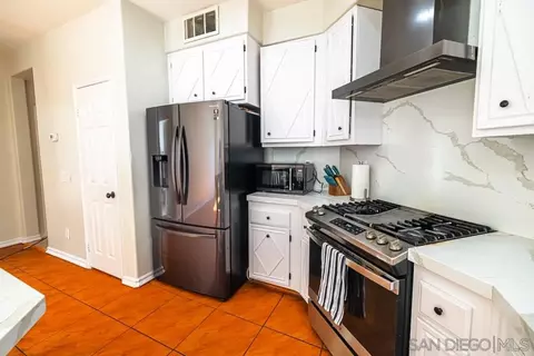 Kitchen - 3514 Lake Park Ave, Fallbrook, CA 92028 photo 2 of 6