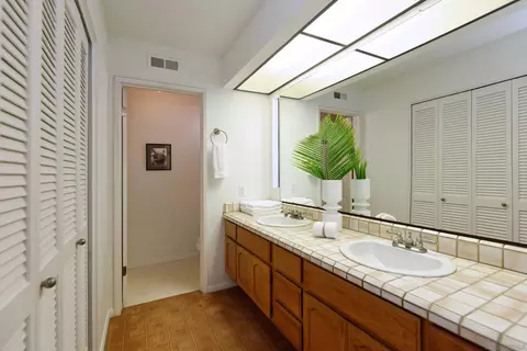 Bath - 7020 Snapdragon Dr, Carlsbad, CA 92011 photo 2 of 2