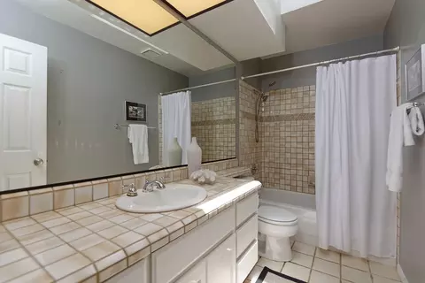 Bath - 7020 Snapdragon Dr, Carlsbad, CA 92011 photo 1 of 2