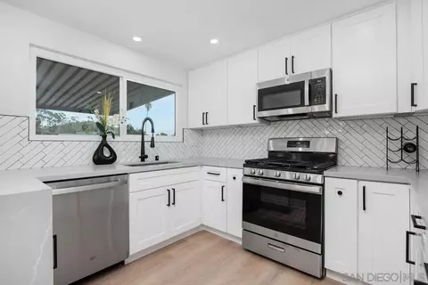 Kitchen - 13417 Silver Lake Dr, Poway, CA 92064 photo 2 of 4