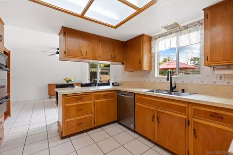 Kitchen - 410 E Glaucus, Encinitas, CA 92024 photo 3 of 4