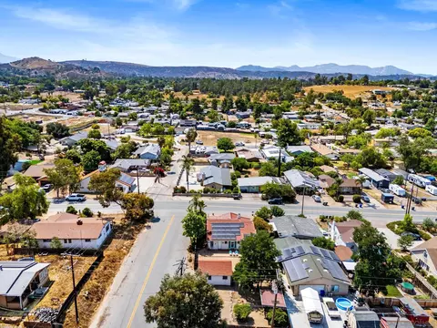 View/Area - 403 D St, Ramona, CA 92065 photo 5 of 6