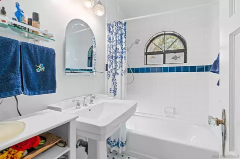 Bath - 403 D St, Ramona, CA 92065 photo 1 of 1