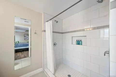 Bath - 102 Cerro St, Encinitas, CA 92024 photo 2 of 5