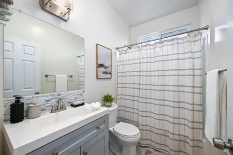 Bath - 102 Cerro St, Encinitas, CA 92024 photo 5 of 5