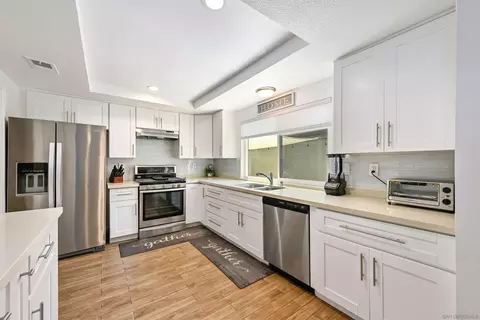 Kitchen - 102 Cerro St, Encinitas, CA 92024 photo 3 of 7