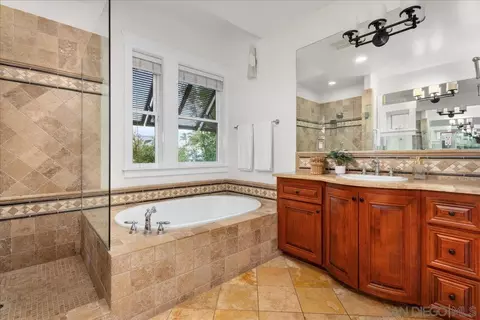 Bath - 411 Orange Ave #1, Coronado, CA 92118 photo 3 of 4