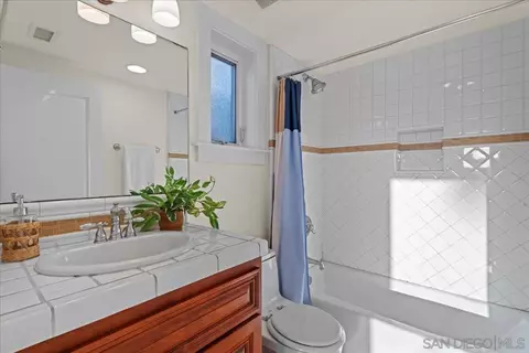 Bath - 411 Orange Ave #1, Coronado, CA 92118 photo 2 of 4