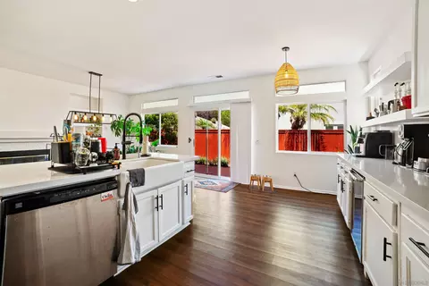 Kitchen - 318 Diamante Way, Oceanside, CA 92056 photo 3 of 3